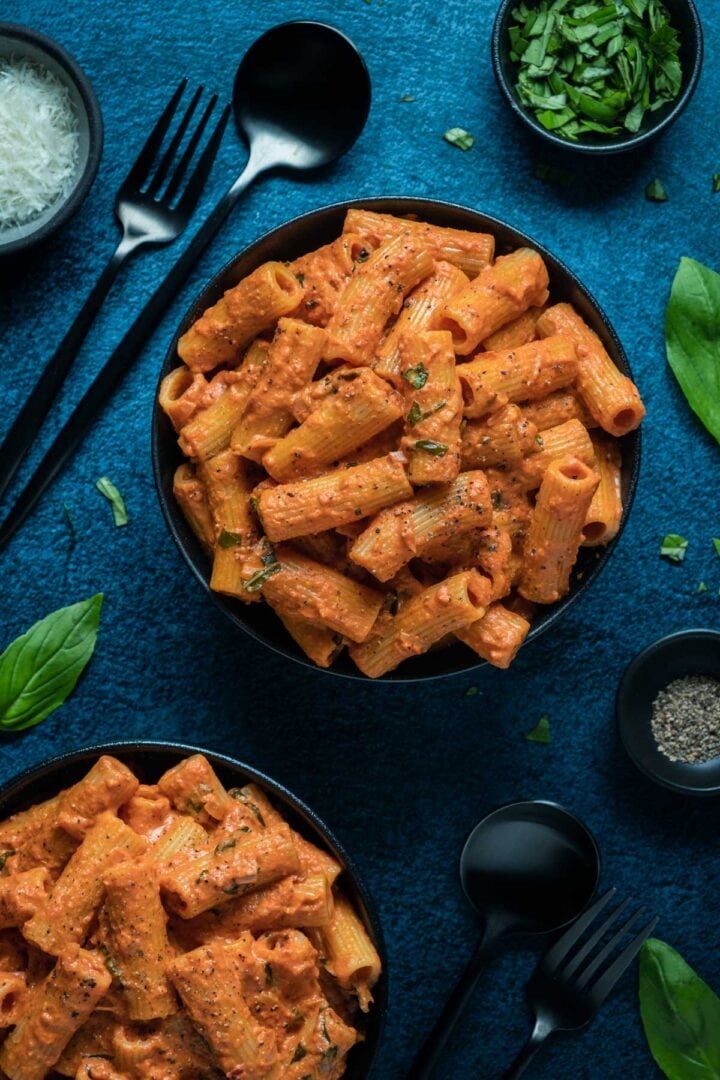 Spicy Vodka Rigatoni - Gimme That Flavor